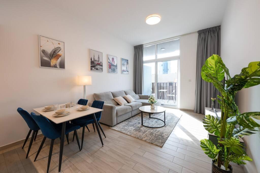 Spacious 2br With Community View Apartment Dubai